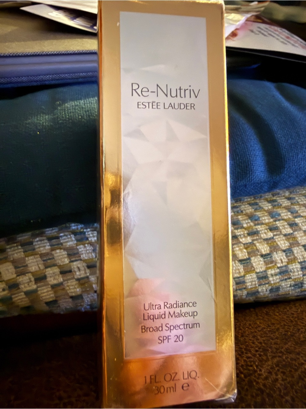 Estee Lauder Re-Nutriv Ultra Radiance Liquid Makeup - Ivory Beige 3N1 NWT